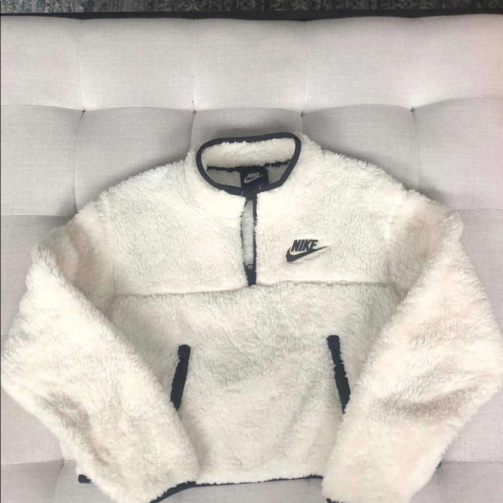 Cropped Nike Fleece
